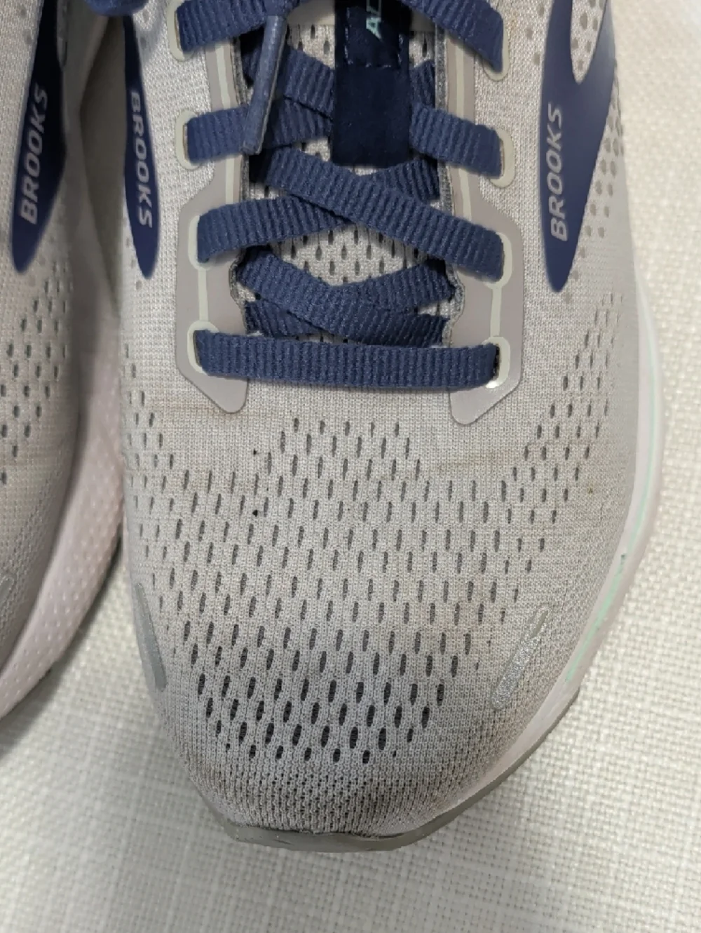 Brooks Women Light Gray and Navy Running Sneakers - Picture 7 of 11